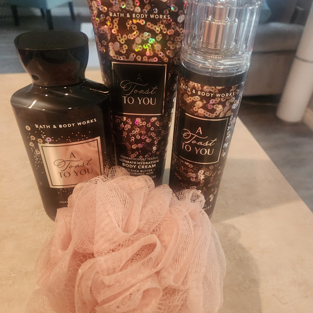 Bath & Body Works A Toast to You Set - Black and Gold
